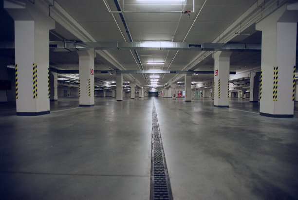 地下停车场素材图片
