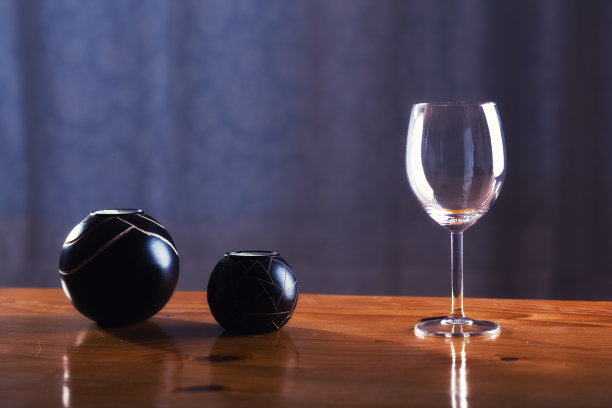 玻璃和蜡烛图片下载