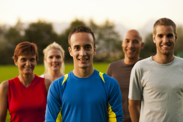 一组运动员摆姿势图片下载