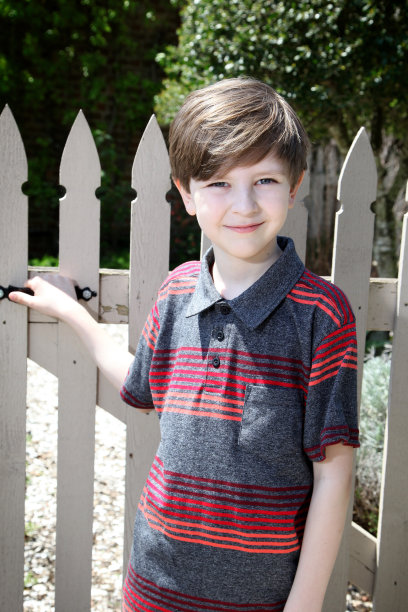 一个六岁小男孩的肖像。图片下载