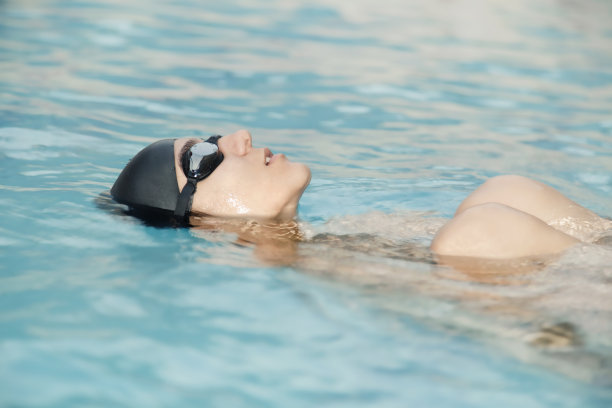 女游泳运动员图片下载