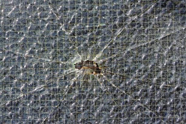 破碎的玻璃图片下载