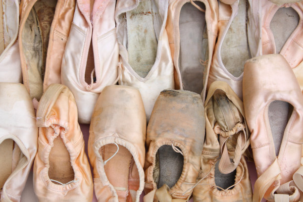 用过的芭蕾舞尖头鞋图片下载