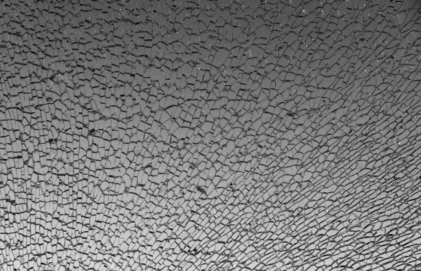 破碎的玻璃图片下载