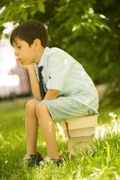 体贴的孩子图片下载