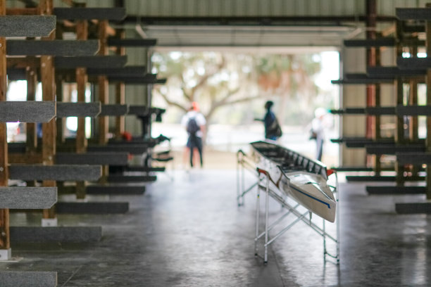 大学里的赛艇比赛用的船坞图片下载