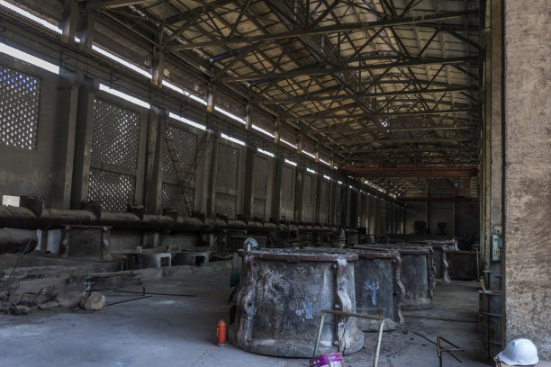 旧工厂的工业内部图片下载