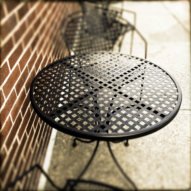 夏天户外的桌椅图片下载