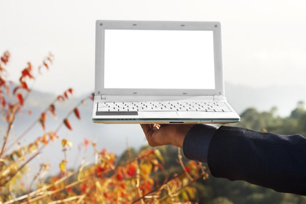 持有笔记本电脑HDR图像图片下载