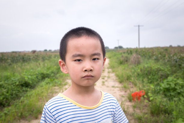 中国农村男孩图片下载