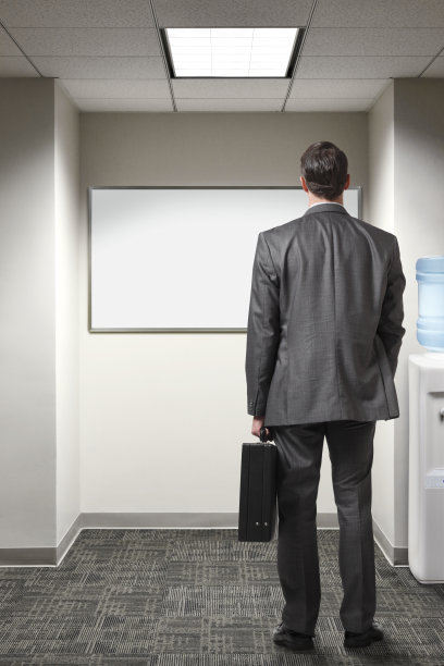 商人看着白板图片下载