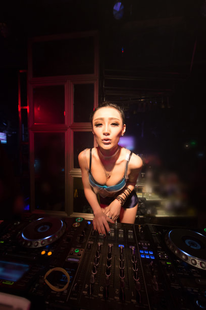 夜总会女DJ图片下载