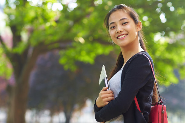 漂亮的亚洲大学生肖像图片下载