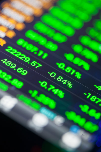 手机屏幕显示绿色股票数据图片下载