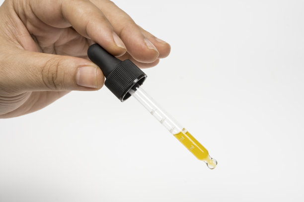 手持玻璃滴管图片下载