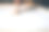 一个年轻人正在刷门图片下载