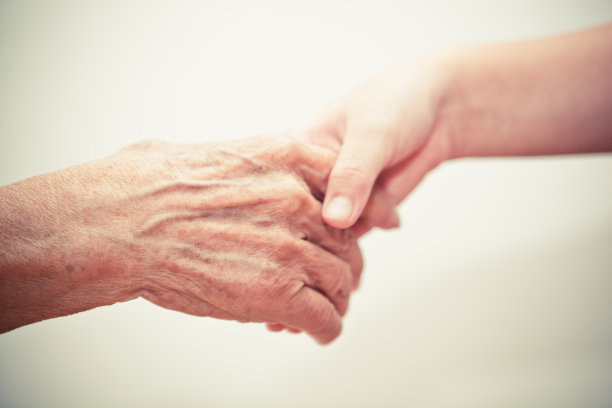 关心安慰的手图片下载