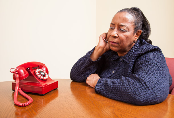 打电话的女士图片下载