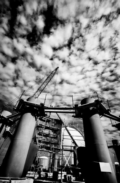 石油和天然气储存建设-黑与白图片下载