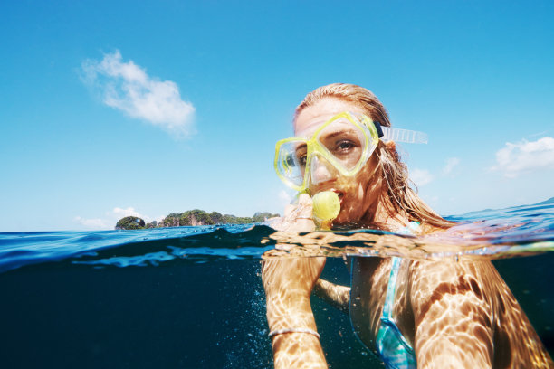 我在任何能看到大海的地方都很开心图片下载