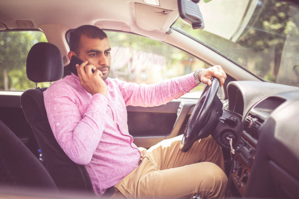 在车里聊天图片下载