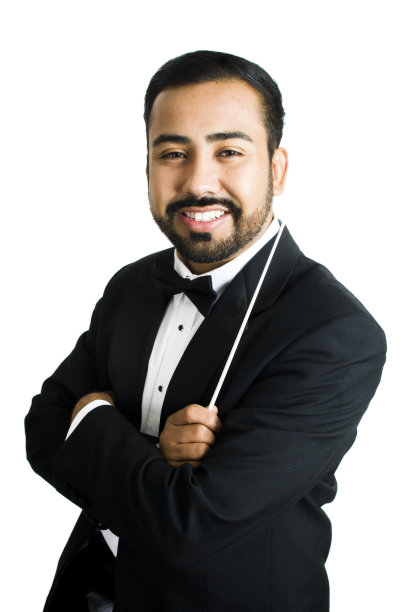 音乐家指挥墨西哥人与巴吞在白色燕尾服图片下载