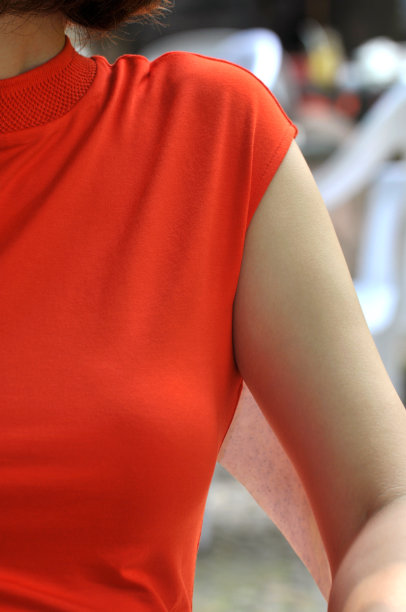 女性的手臂肩膀图片下载