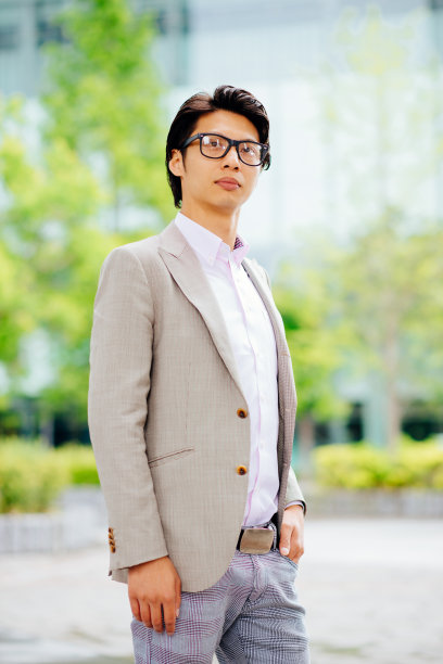 日本东京严肃的商人肖像图片下载