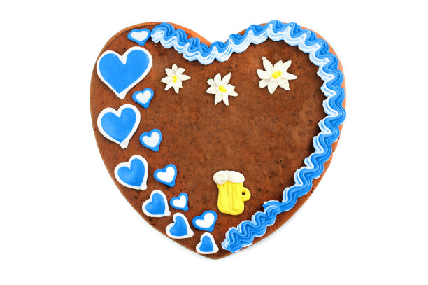 啤酒节姜饼心蛋糕与复制空间图片下载