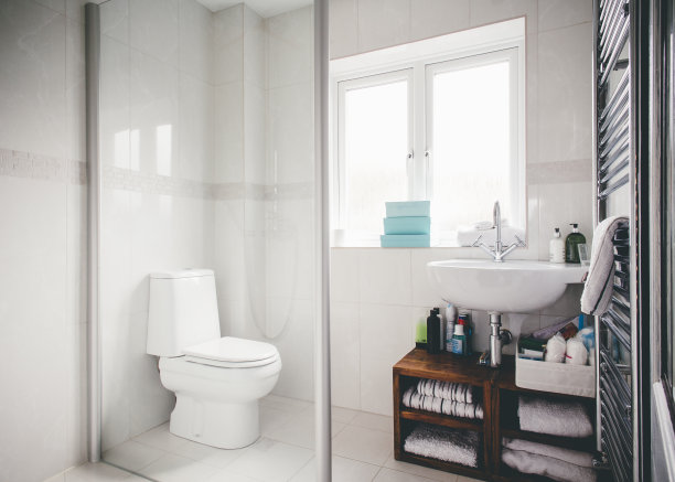 室内拍摄的一间浴室图片下载