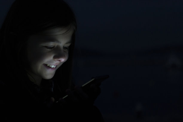 晚上发短信图片下载