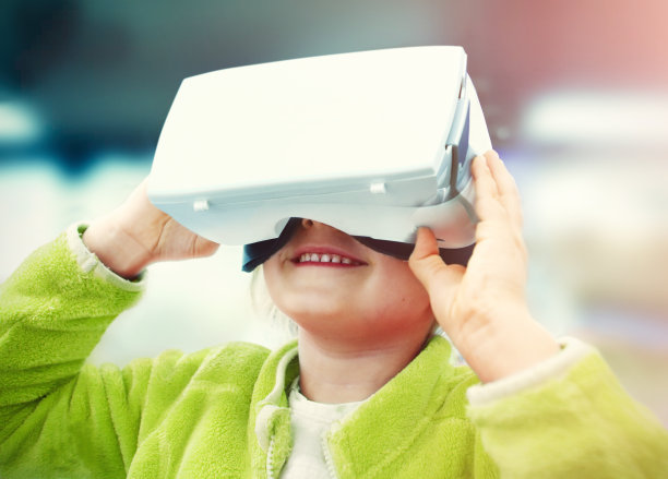戴着虚拟现实头盔的孩子图片下载