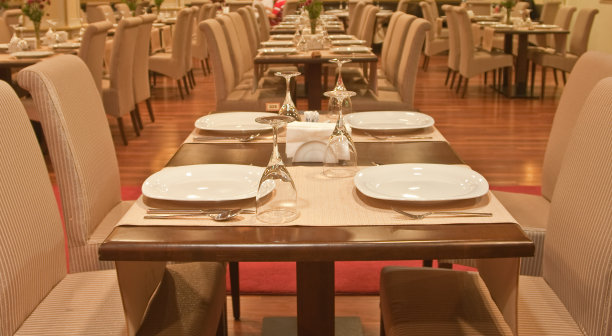 餐厅的桌子图片下载