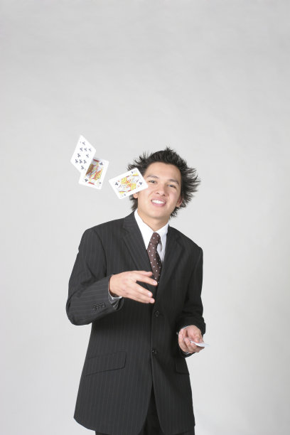 快乐的商人扔卡片图片下载