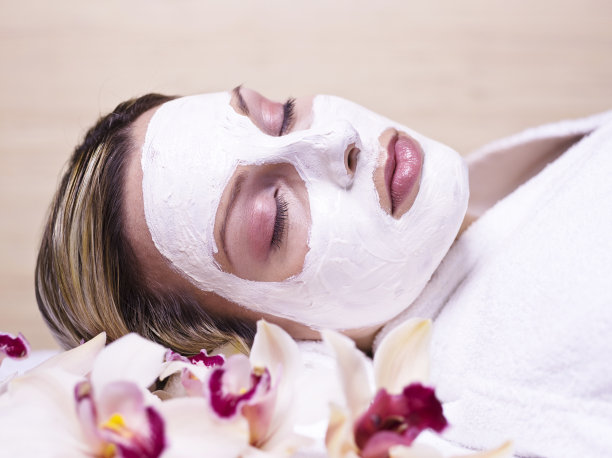 做水疗的女孩图片下载