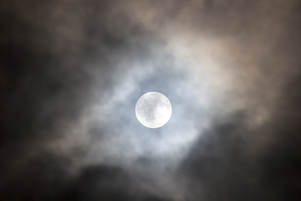 午夜的月亮图片下载