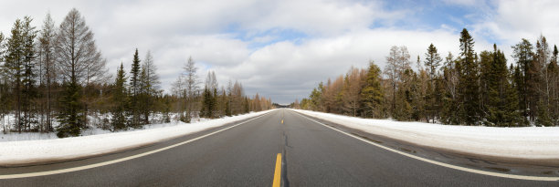 全景拍摄的空直路图片下载
