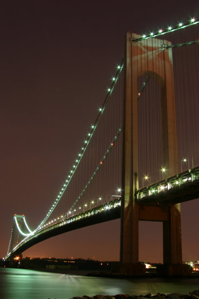 桥在晚上图片下载