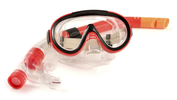 通气管和面罩隔离在白色背景图片下载