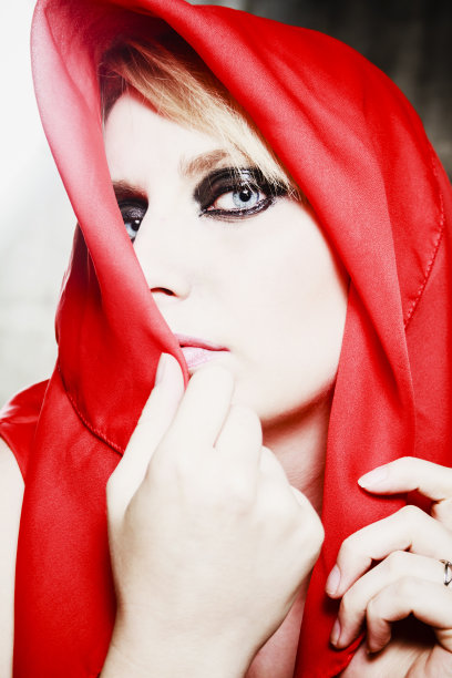 女人穿红衣服图片下载