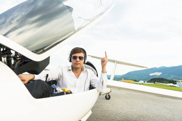 在滑翔机图片下载