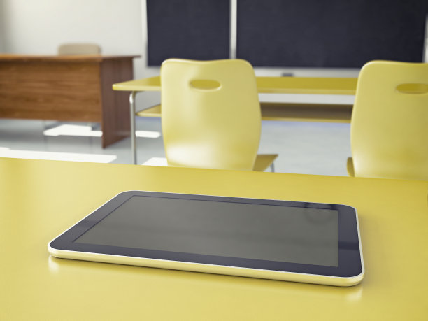 平板电脑与教室图片下载