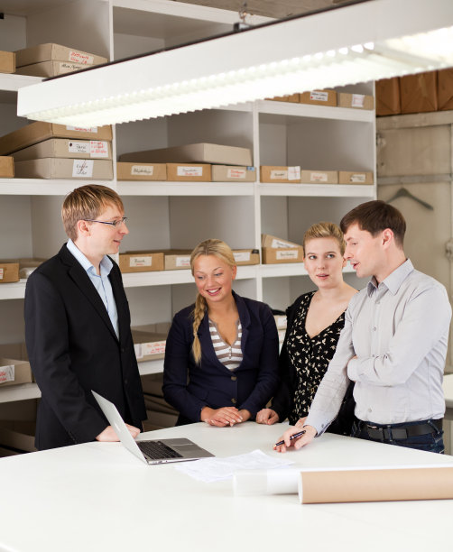 业务团队对最新的销售结果感到满意图片下载