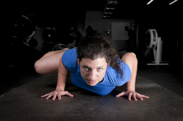 单腿俯卧撑图片下载