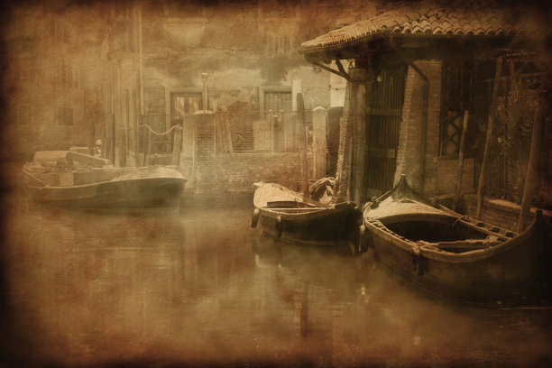 威尼斯运河中船只的老式照片图片下载