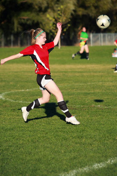 女足球Post-Kick图片下载