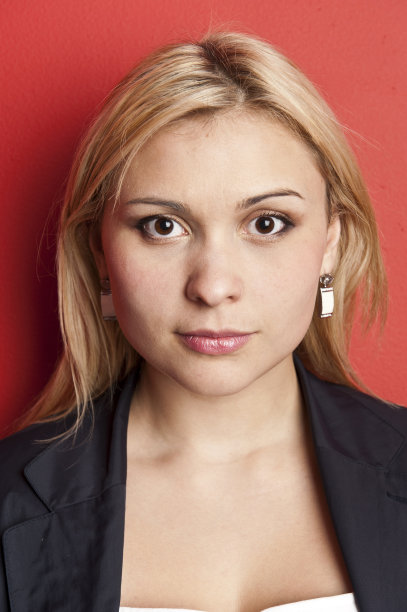 年轻女子肖像图片下载