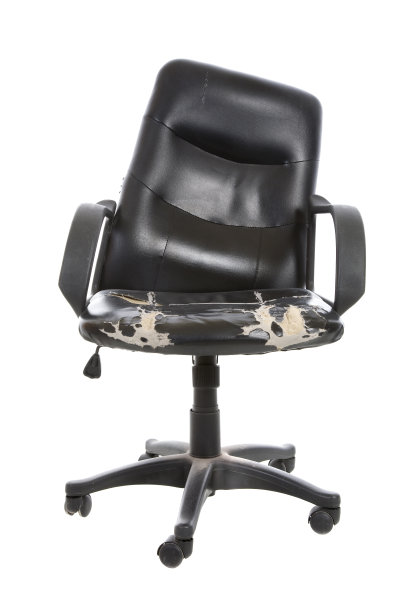 破碎的旧椅子素材图片