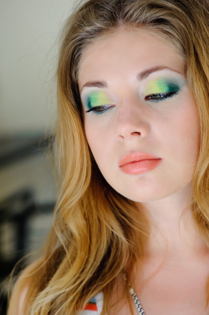 金发美女的肖像图片下载