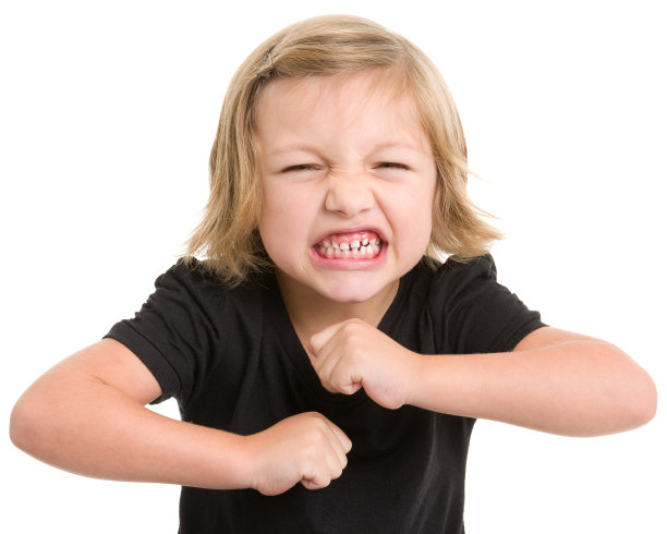 小女孩发脾气了图片下载